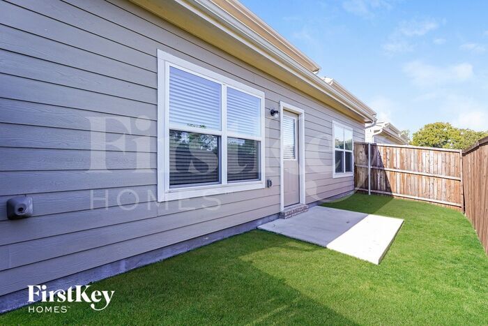 Building Photo - 319 Aveen Path