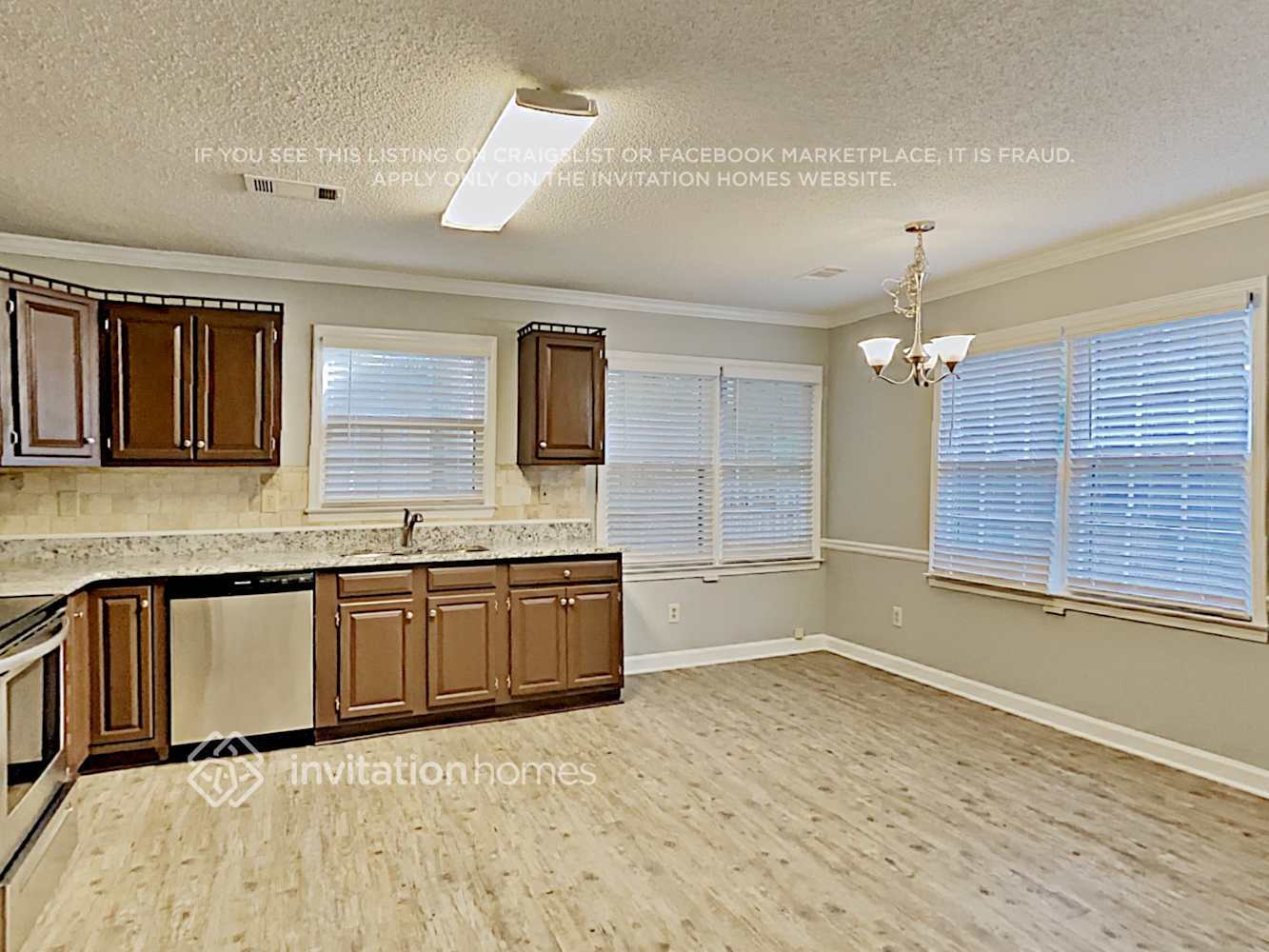 Building Photo - 580 Thornbush Trce