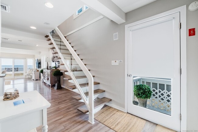 Building Photo - 1987 Fairfield Beach Rd