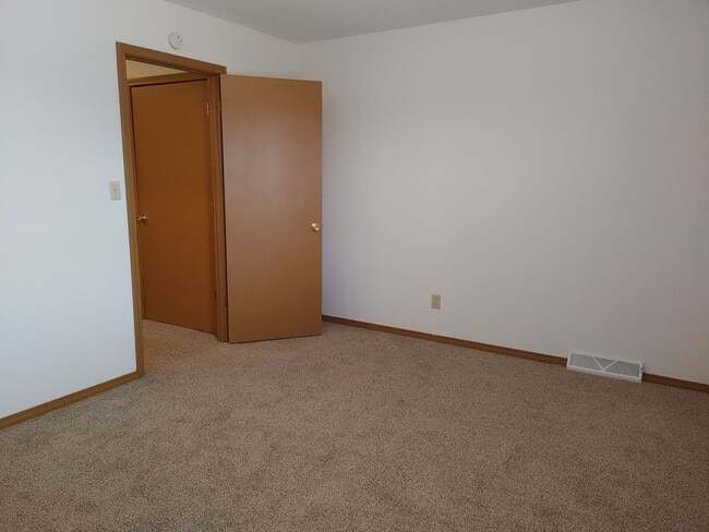 Building Photo - 3026 Mimosa St