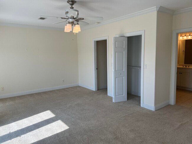 Building Photo - 118 Spires Ln