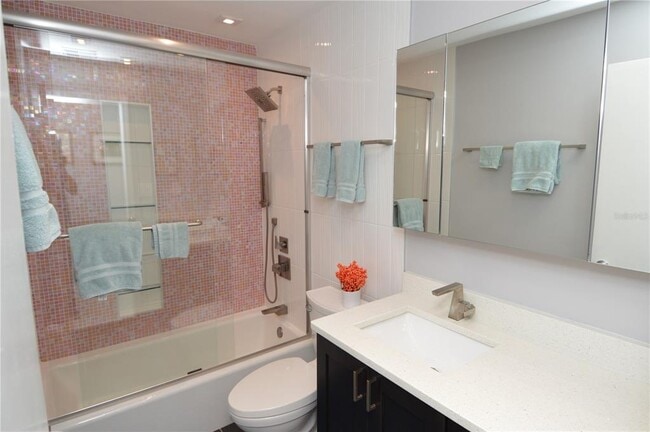 Building Photo - 5245 Coquina Key Dr SE