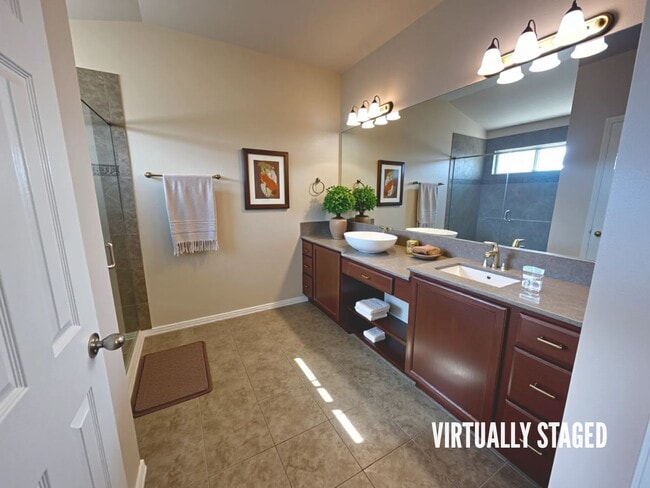 Building Photo - 6908 Osbaldo Dr