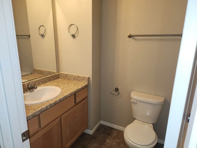 Building Photo - M2224