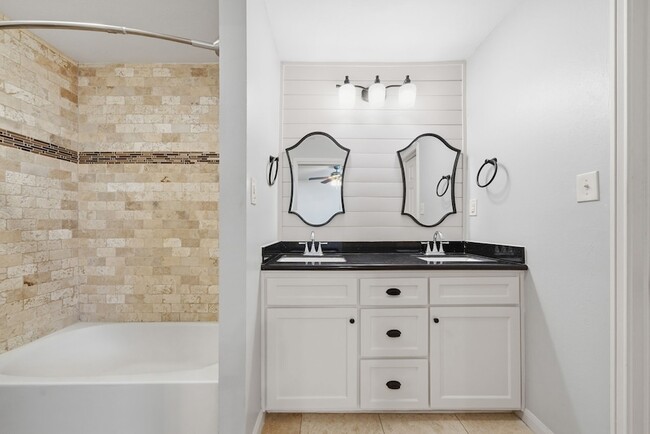 Building Photo - 2502 Hollow Hook Rd