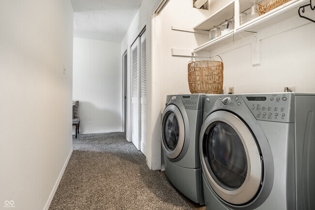 Building Photo - 6503 Park Central Way