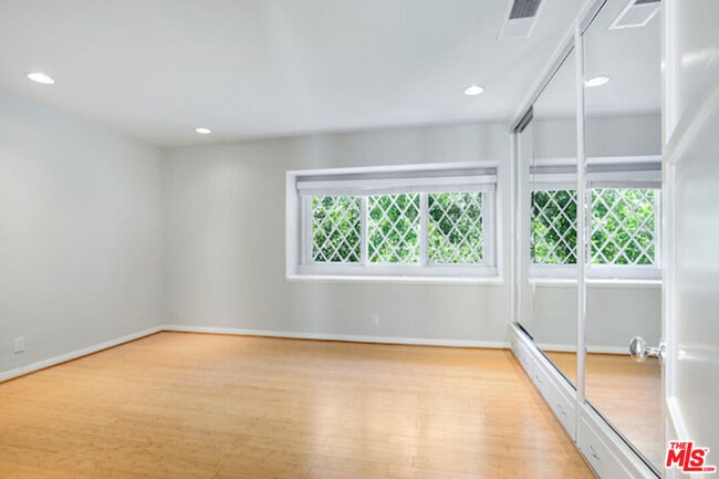 Building Photo - 2326 Canyon Dr