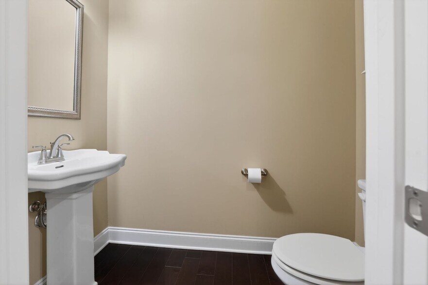 Building Photo - 2226 Kendall Park Dr