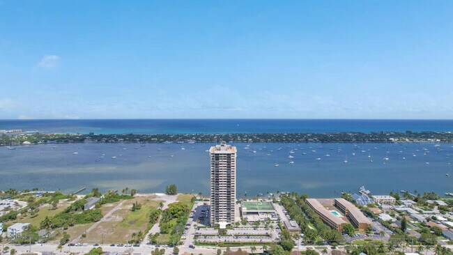 Building Photo - 5600 N Flagler Dr