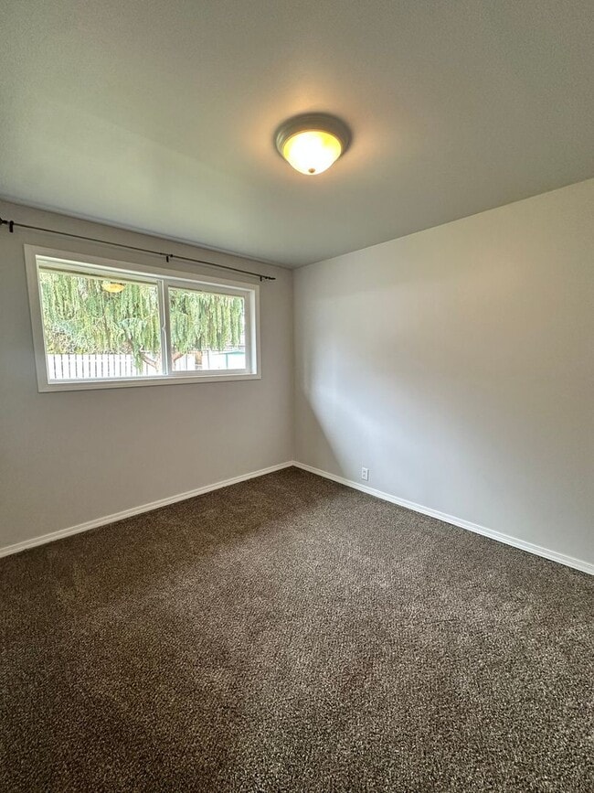 Building Photo - Fully Renovated 3 Bedroom Home