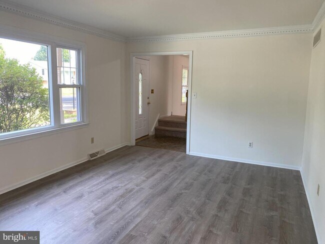 Building Photo - 100 Spruce Glen Dr