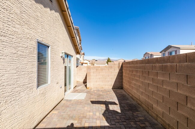 Building Photo - Single Story 3 bedroom in Gated Community,...