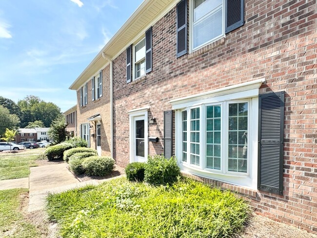 Building Photo - 5127 Lawndale Dr