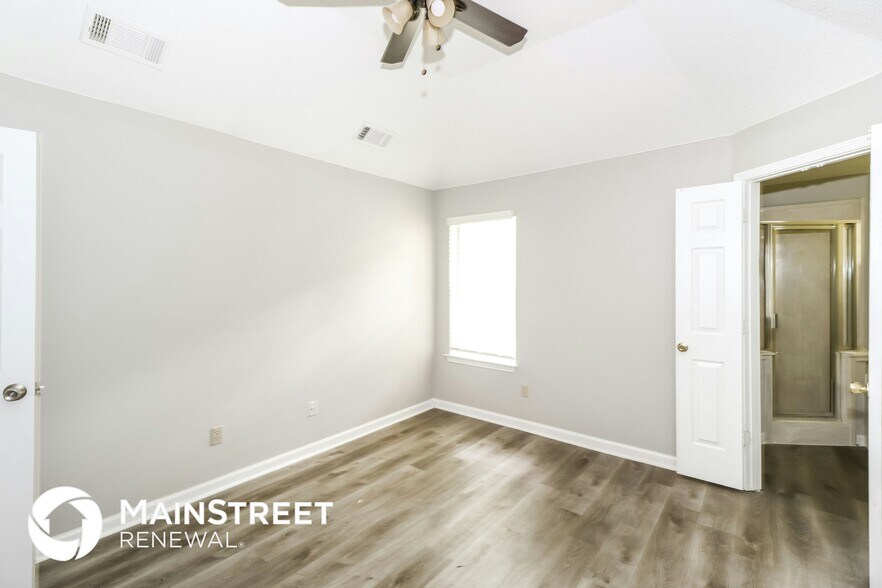 Building Photo - 3761 Clarion Dr