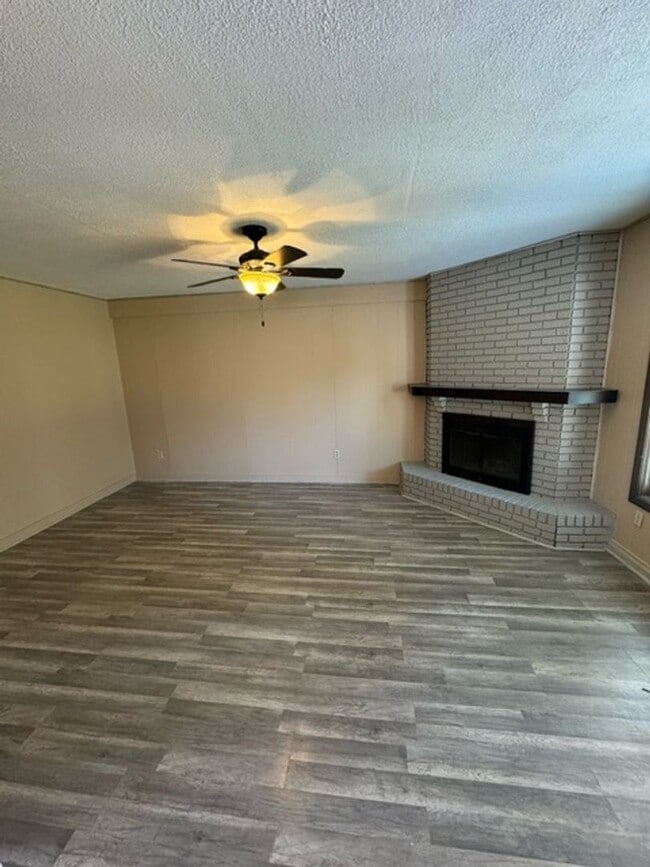 Building Photo - 4919 Montcalm Ct