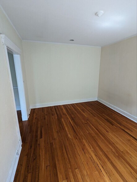 Building Photo - 364 Riverway