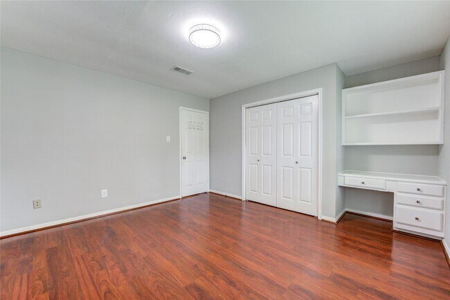 Building Photo - 3223 Richland Dr