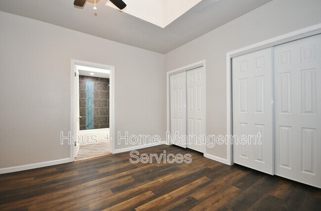 Building Photo - 933 4th Ave