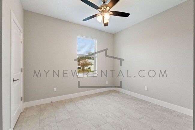 Building Photo - Deposit-Free! Get $1,000 OFF your first mo...