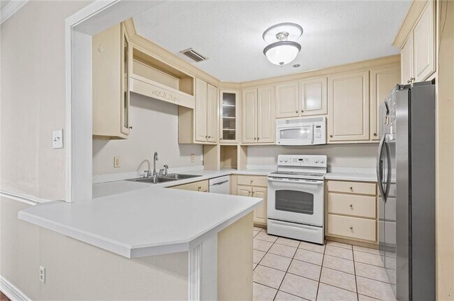 Building Photo - 315 Azalea Cir W