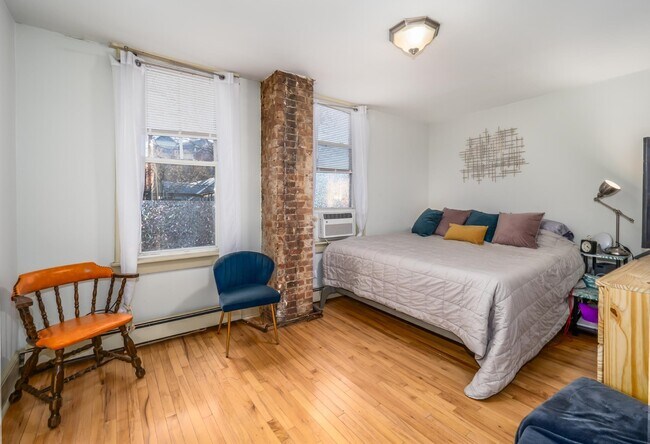 Building Photo - 225 Pine St