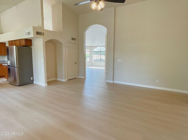 Building Photo - 319 N Riata St