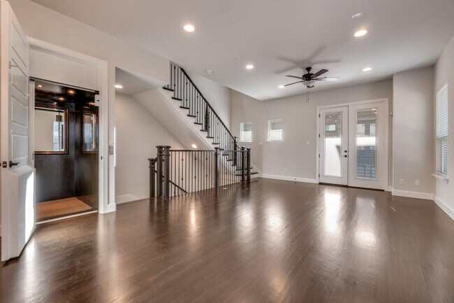 Building Photo - 8202 Laflin Ln