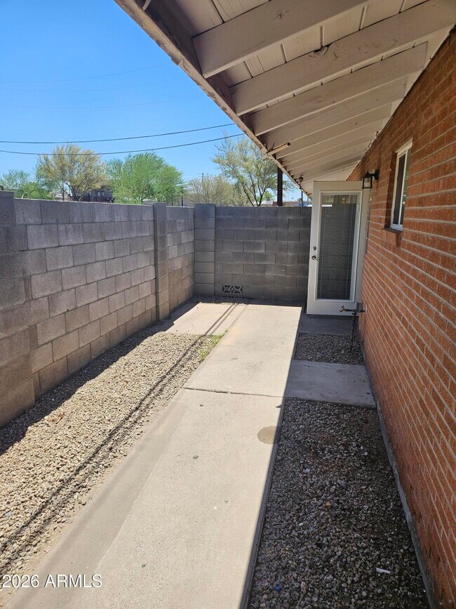Building Photo - 1511 E Rovey Ave
