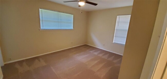 Building Photo - 616 Cambridge Dr