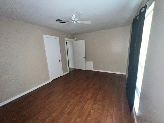 Building Photo - 9157 White Oak Dr