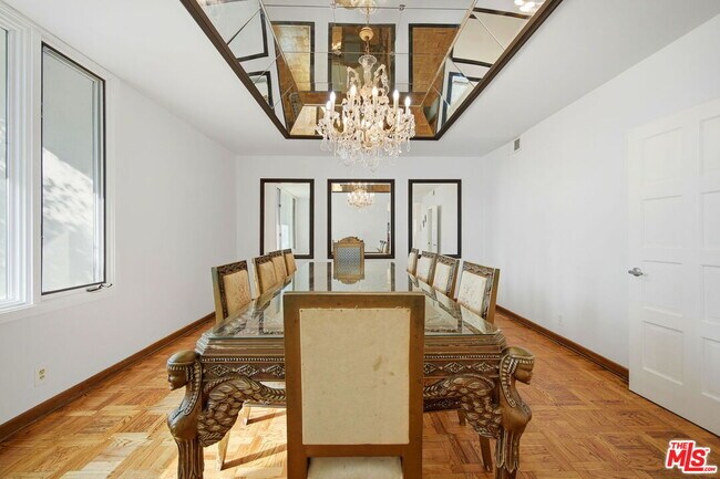 Building Photo - 2846 Royston Pl