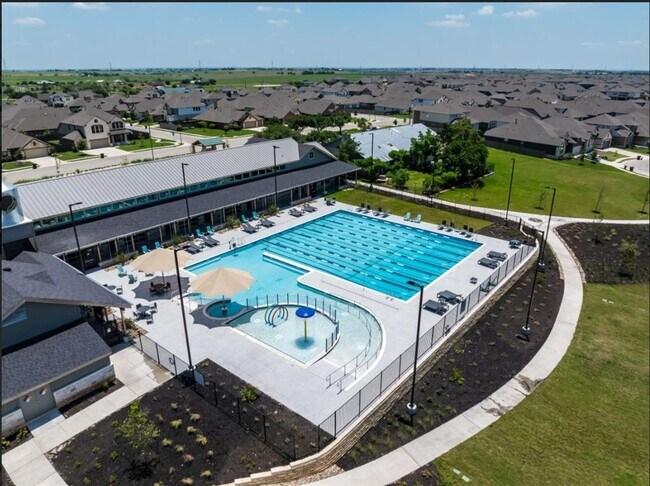 Building Photo - 3309 Falconers Way