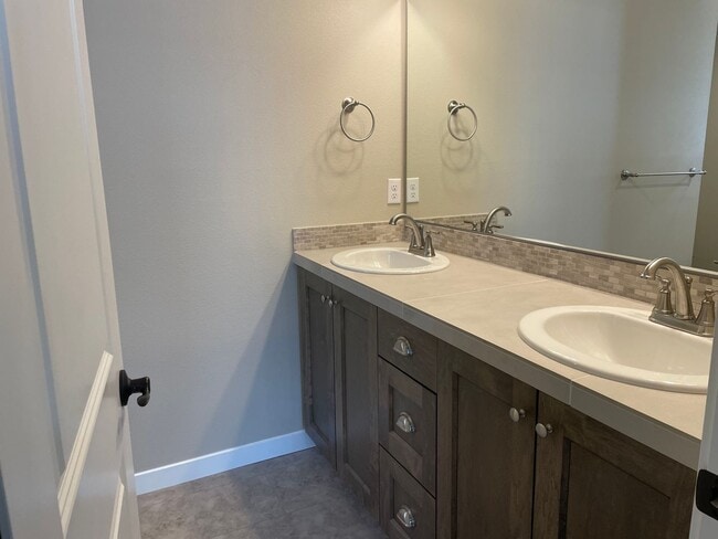 Building Photo - NEWLY BUILT 3 BED/2 BATH OPEN CONCEPT HOME...