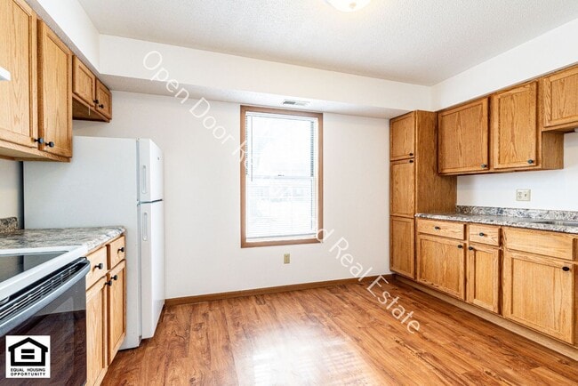 Building Photo - 5215/5217 Vermont Lane