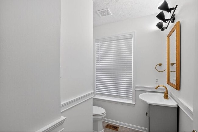 Building Photo - 47225 Schwartzkopf Dr