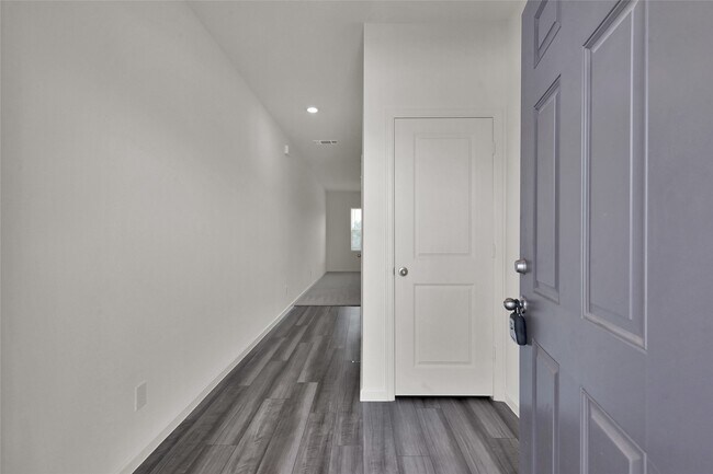 Building Photo - 14818 Calderon Dr