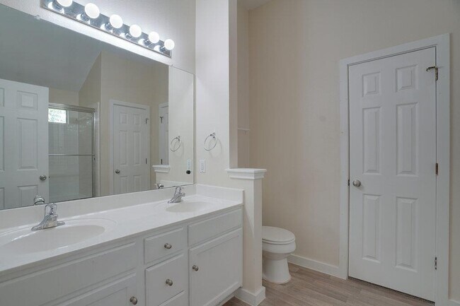 Building Photo - 402 Hickory Tree Dr
