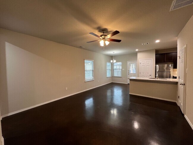 Building Photo - Come Home to Comfort & Style in Seguin, TX!