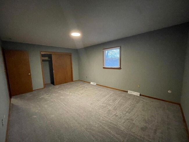 Building Photo - 1305 E Scovill St