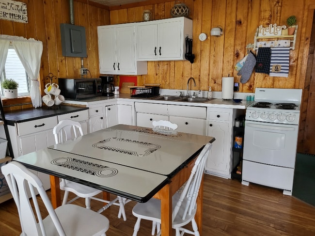 Building Photo - 293 Sumac Ln