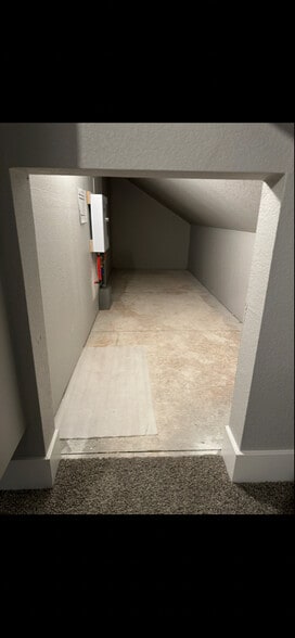 Building Photo - 4327 1/2 Wolff St