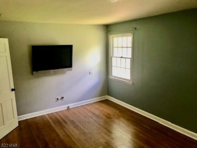 Building Photo - 3 Hillcrest Pl