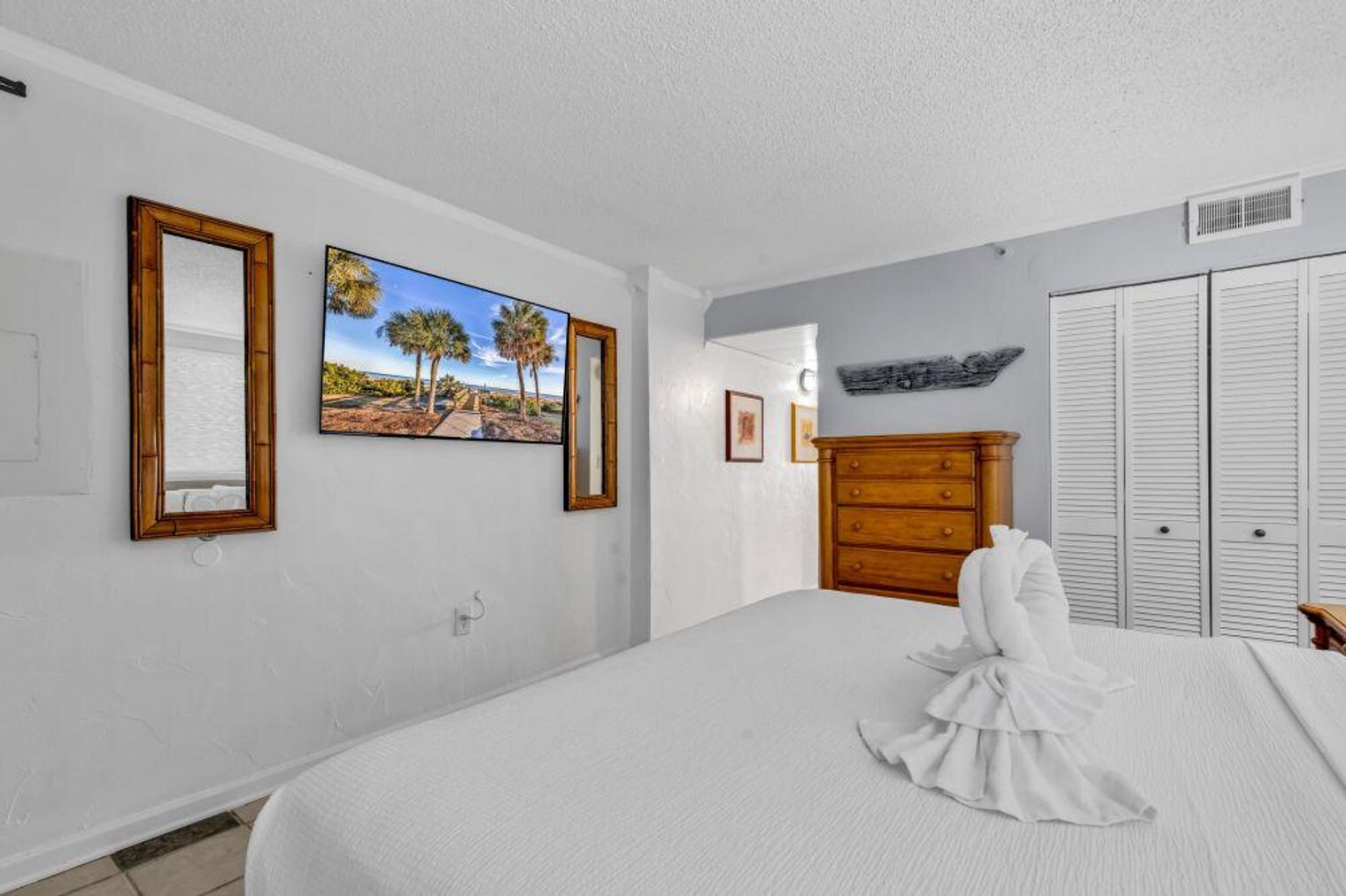 Building Photo - 2310 N Ocean Blvd