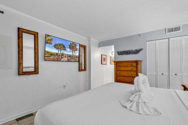 Building Photo - 2310 N Ocean Blvd