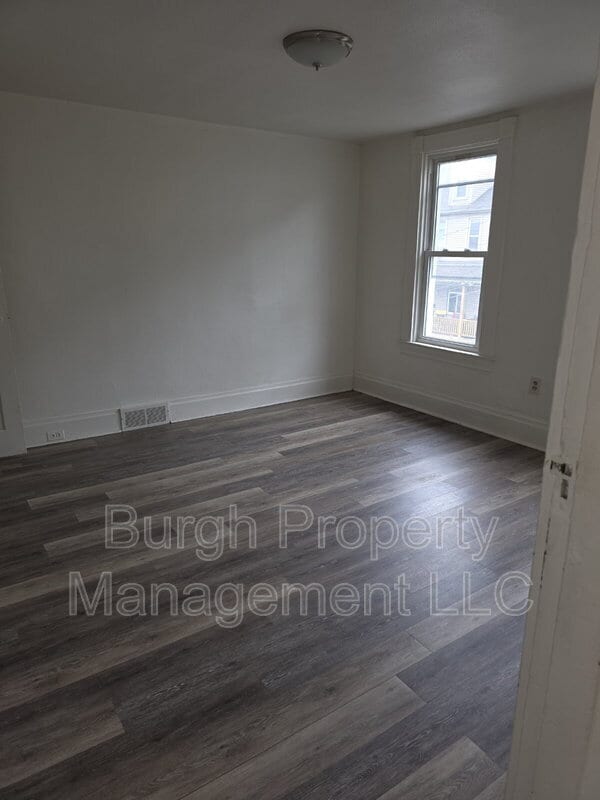 Building Photo - 489 Norton St