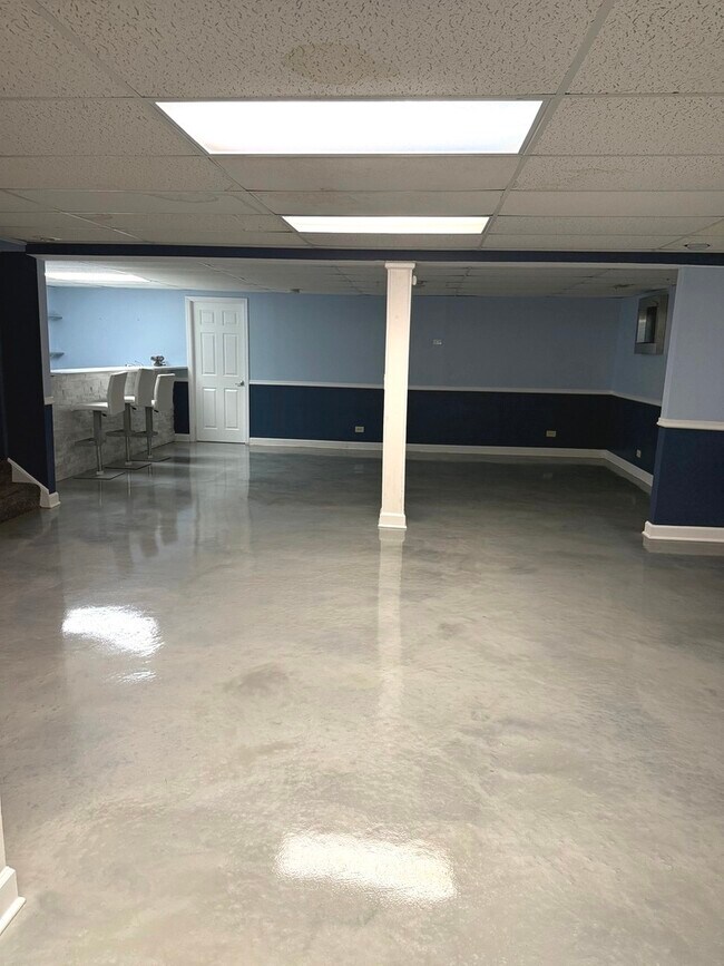 Building Photo - 17312 Valley View Dr