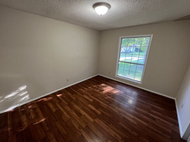 Building Photo - 3 Bed 1 Bath Republic, MO