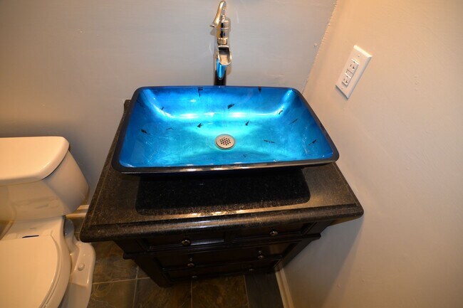 Building Photo - Cozy 3-Bedroom Near Greensboro Coliseum