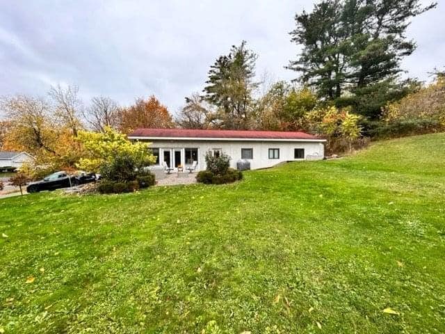 Building Photo - 329 N Sunset Dr