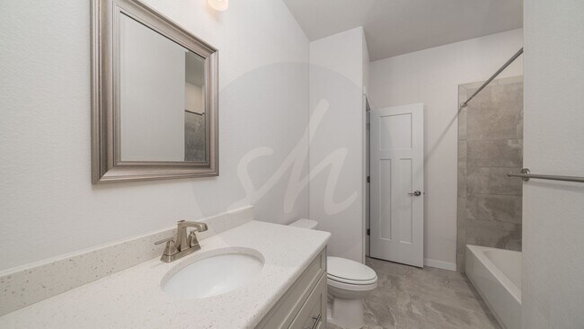 Building Photo - 5747 Villa Lorenzo Dr